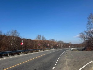 Более 8 км ограждений и 5,5 км тротуаров обустроят на автодорогах Сахалина благодаря нацпроекту